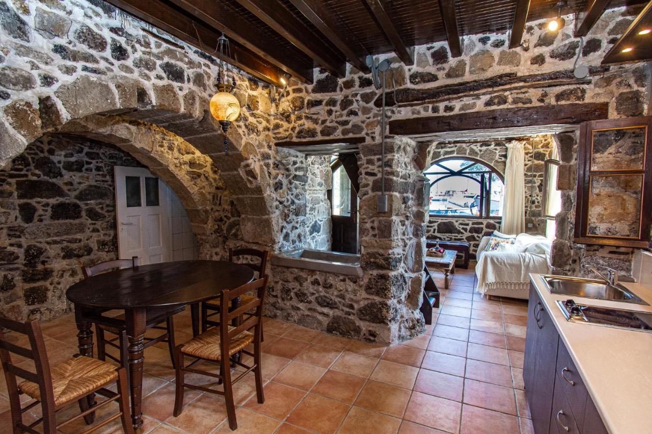 Apartamento Plousiadi΄S Stone House Skála Exterior foto