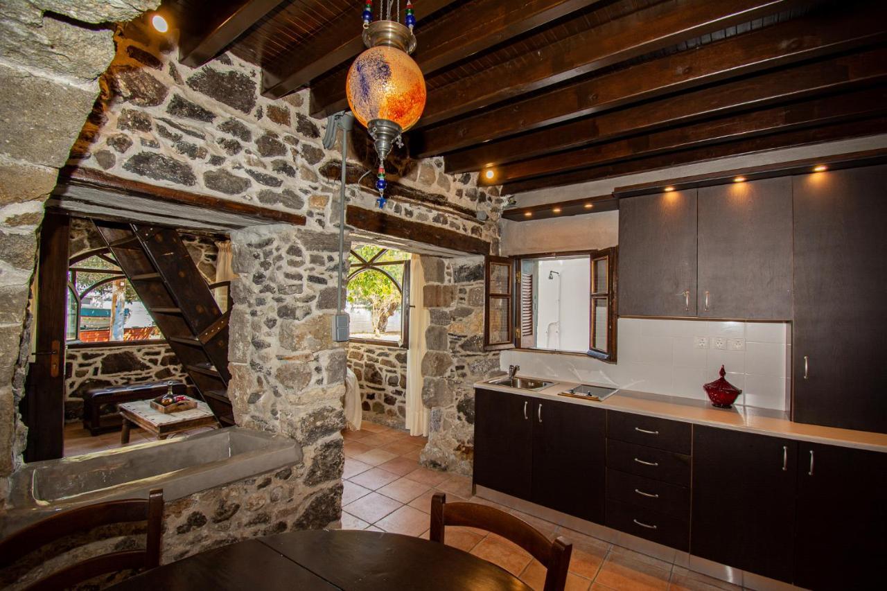 Apartamento Plousiadi΄S Stone House Skála Exterior foto
