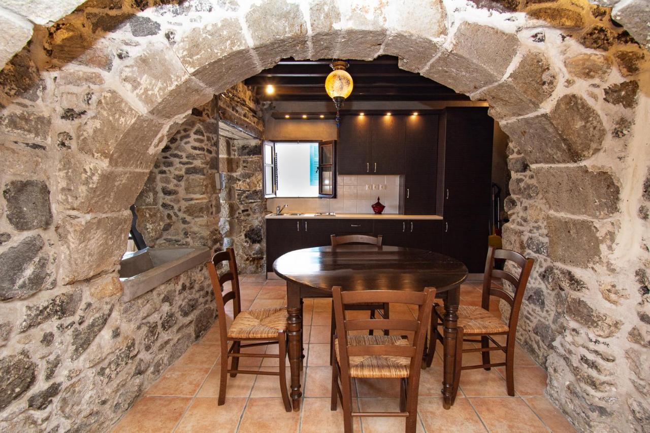 Apartamento Plousiadi΄S Stone House Skála Exterior foto
